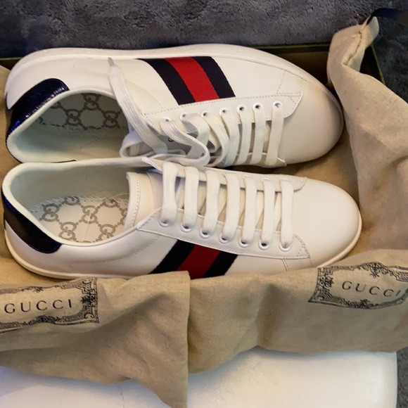 Other - FINAL REDUCTION 📌Gucci New White Sneakers with blue and red accent